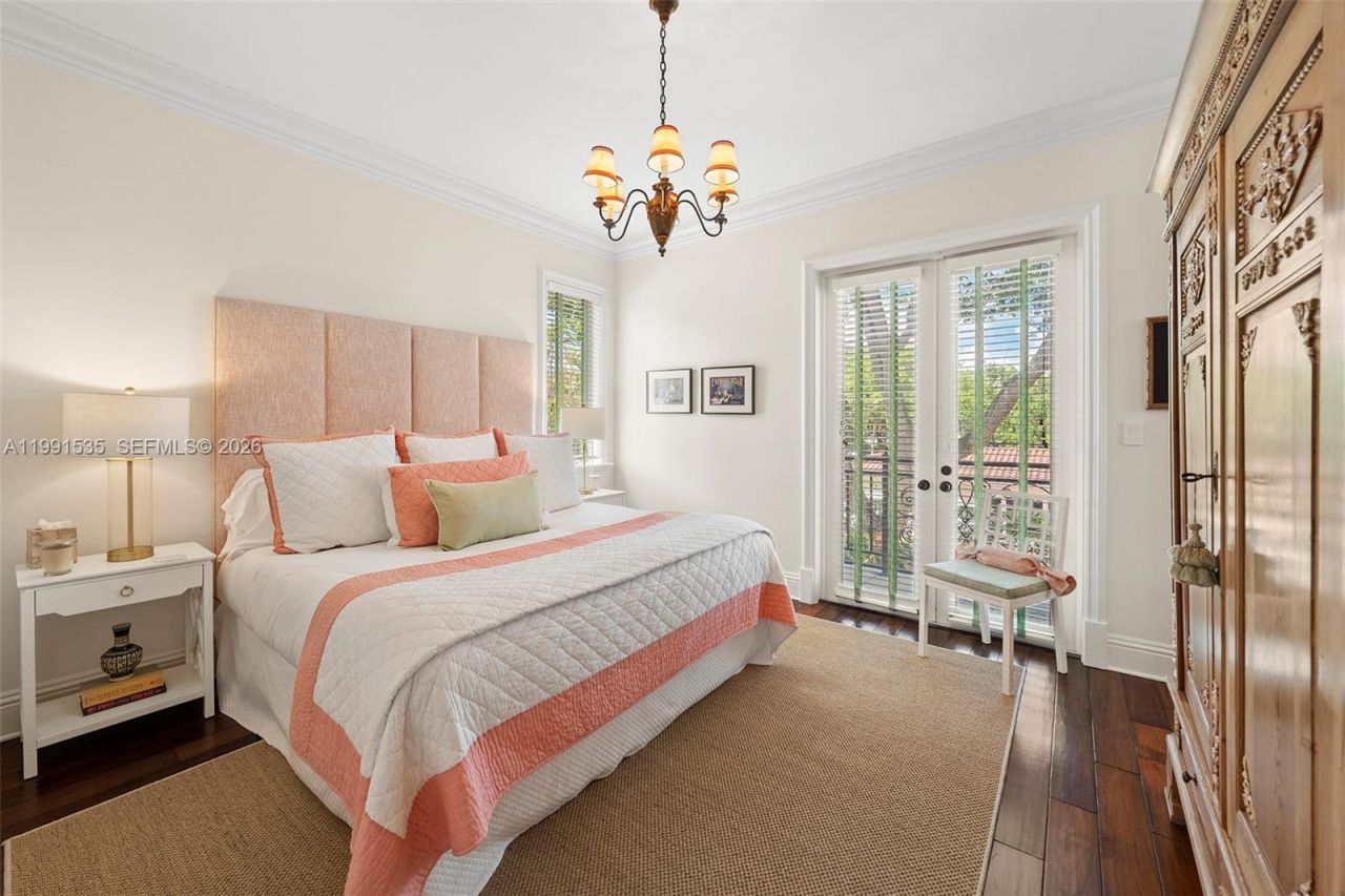 6900 Altamira St, Coral Gables, FL 33146 Photo