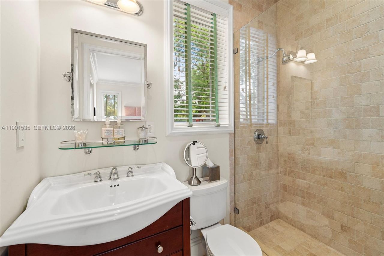 6900 Altamira St, Coral Gables, FL 33146 Photo