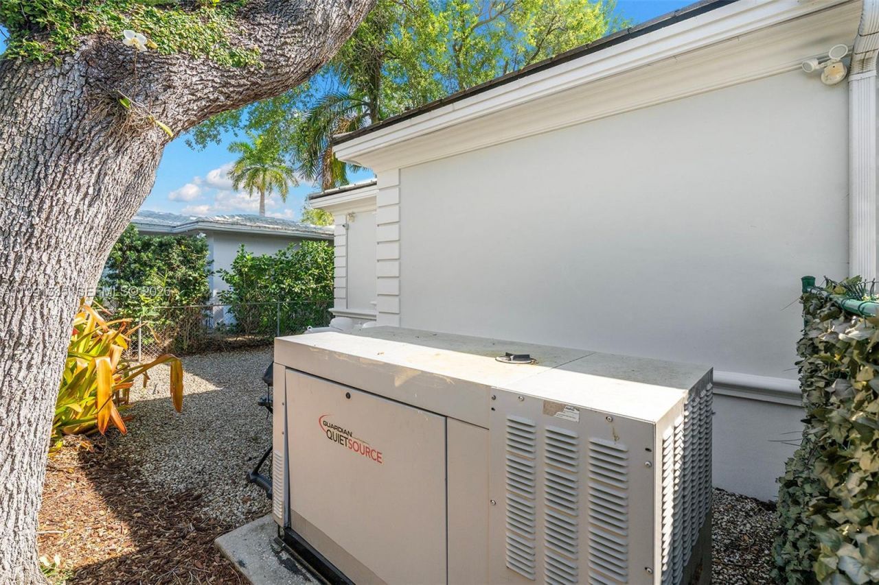 6900 Altamira St, Coral Gables, FL 33146 Photo