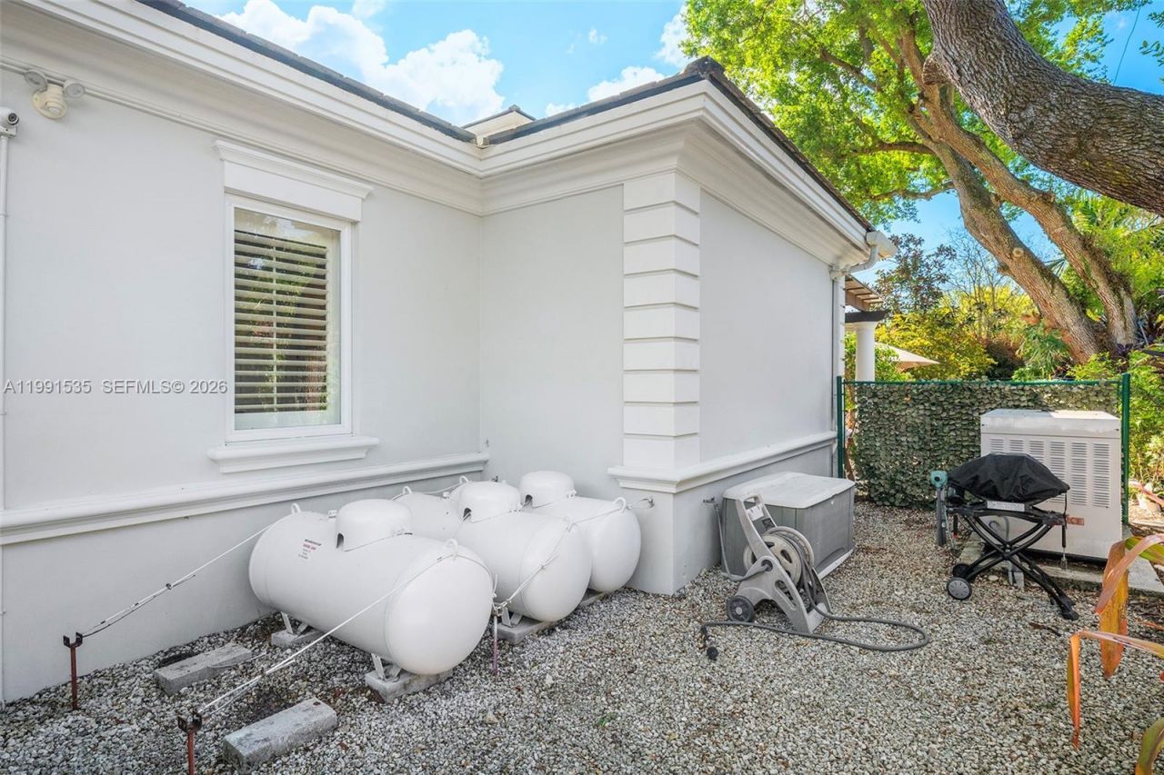 6900 Altamira St, Coral Gables, FL 33146 Photo