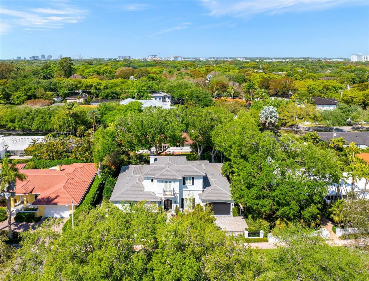 6900 Altamira St, Coral Gables, FL 33146 Photo