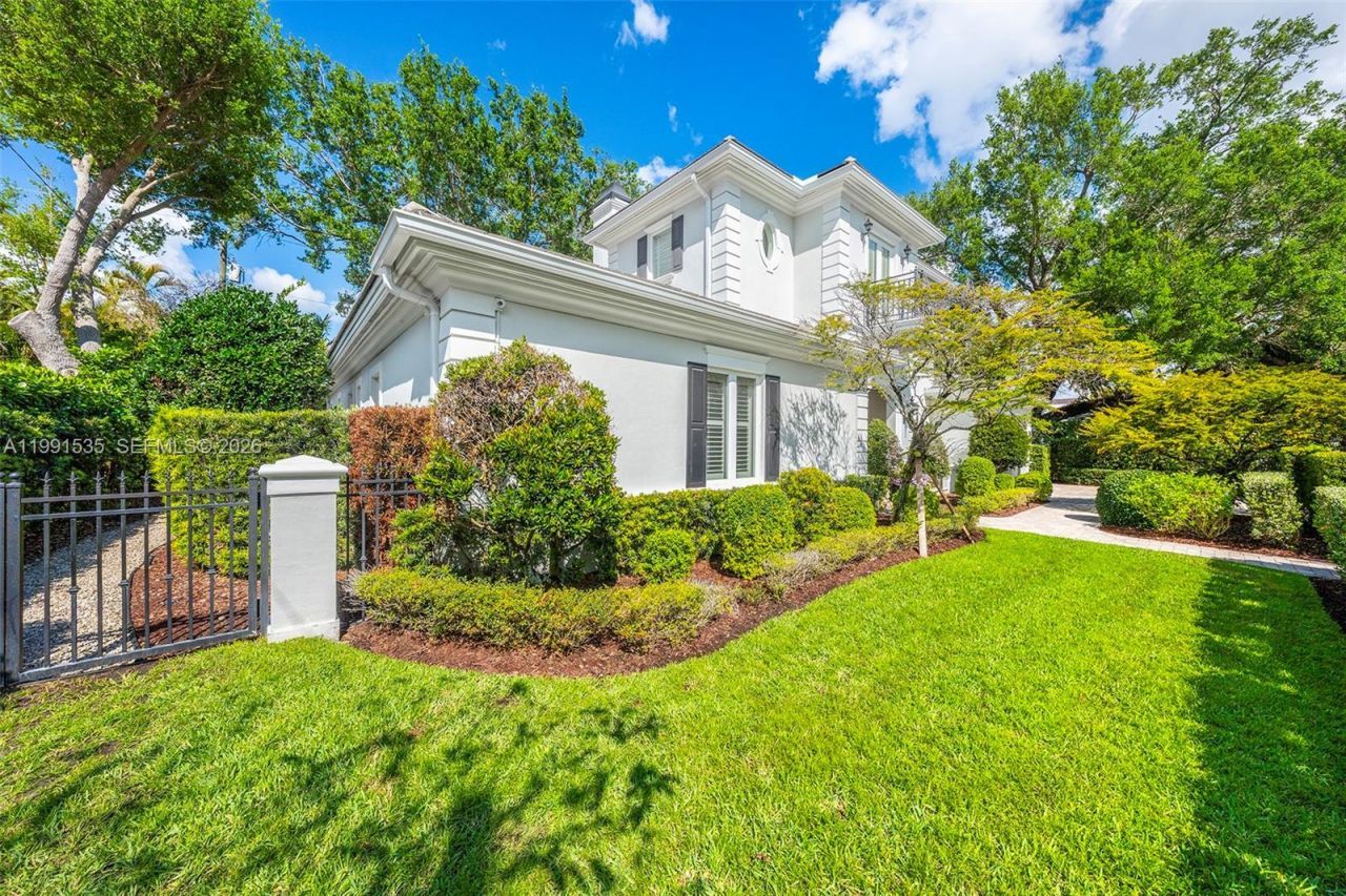 6900 Altamira St, Coral Gables, FL 33146 Photo