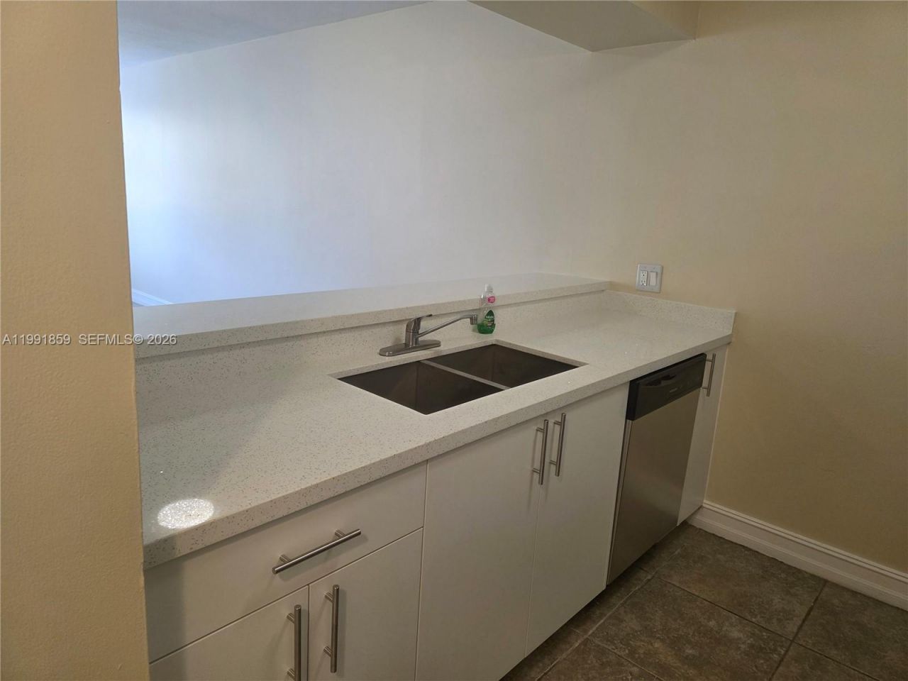 8100 Geneva Ct, Unit 432, Doral, FL 33166 Photo