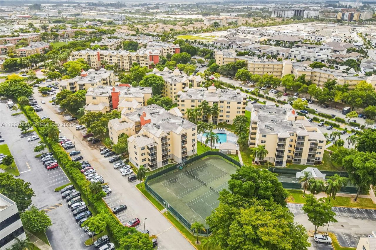8100 Geneva Ct, Unit 432, Doral, FL 33166 Photo