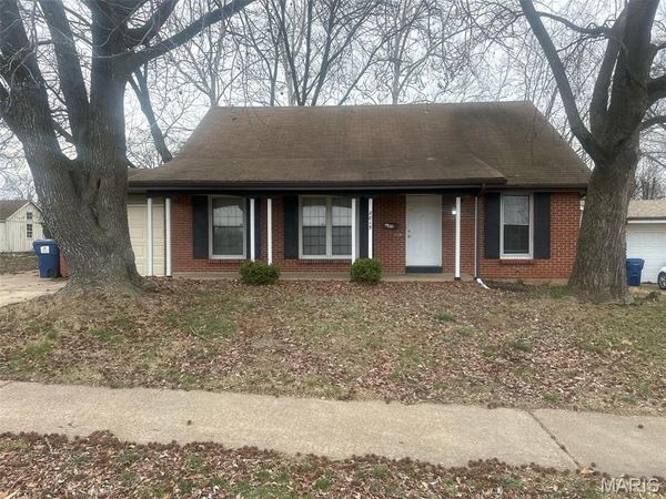 2015 Derhake Road , Florissant, MO 63033