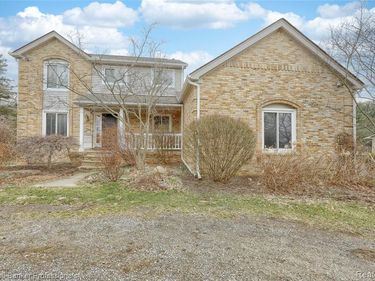 1581 Old Plank Road, Milford Vlg, MI 48381