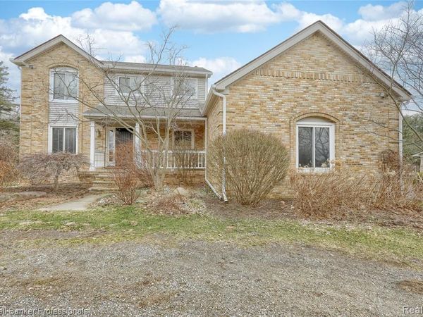 1581 Old Plank Road, Milford Vlg, MI 48381