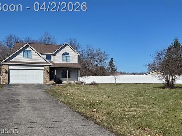 1520 NE Eden Gardens Drive S, Fenton, MI 48430
