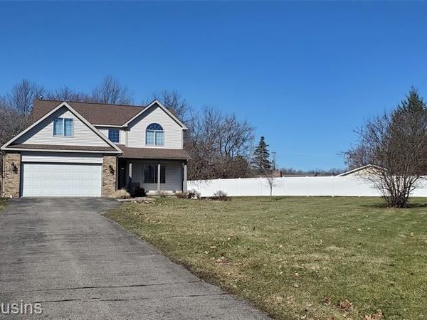 1520 NE Eden Gardens Drive S, Fenton, MI 48430