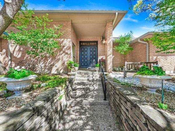 9317 Moss Trail , Dallas, TX 75231