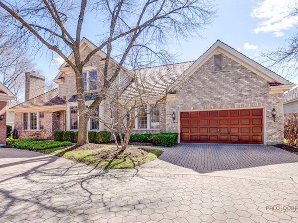 2 Groton Court , Lincolnshire, IL 60069