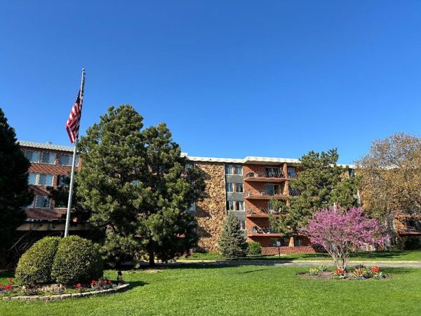 18 E Old Willow Road , Unit 419N, Prospect Heights, IL 60070