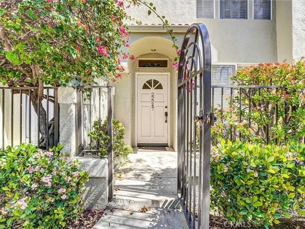 22247 Shadow Valley, Chatsworth, CA 91311