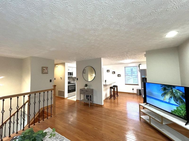 2696 Southridge Drive , Columbus, OH 43224 Photo 21