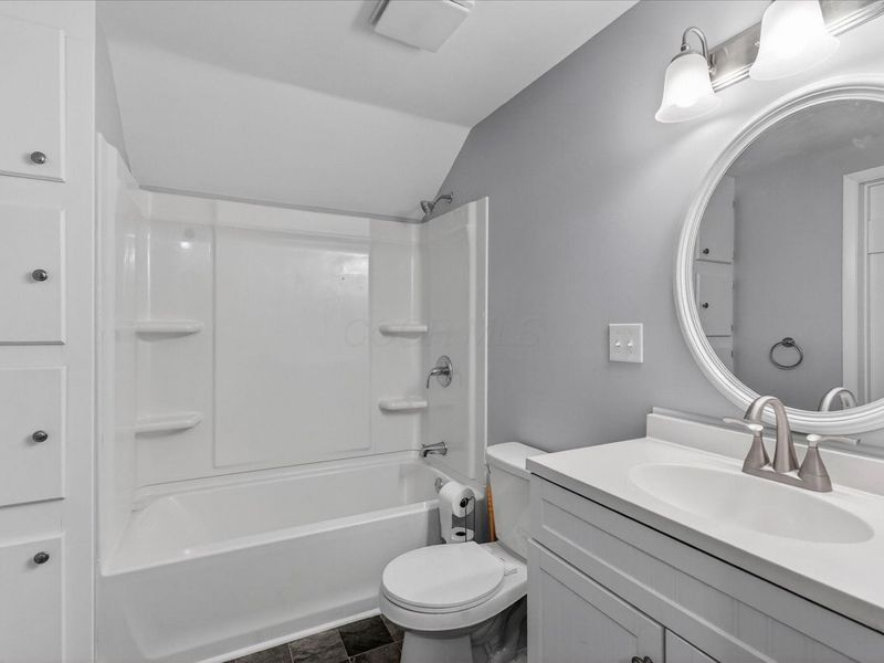 8225 W Prospect Road , Hillsboro, OH 45133 Photo 18