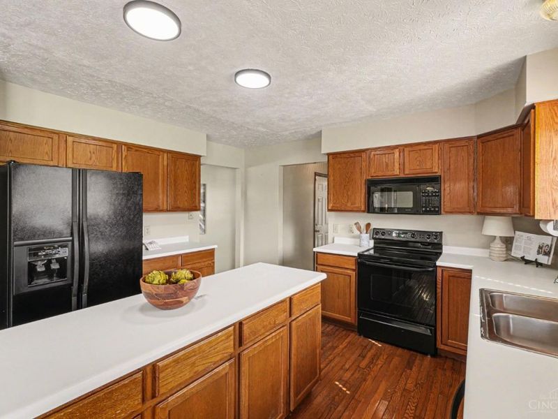 1543 Woodbridge Court, Forest Park, OH 45240 Photo 10