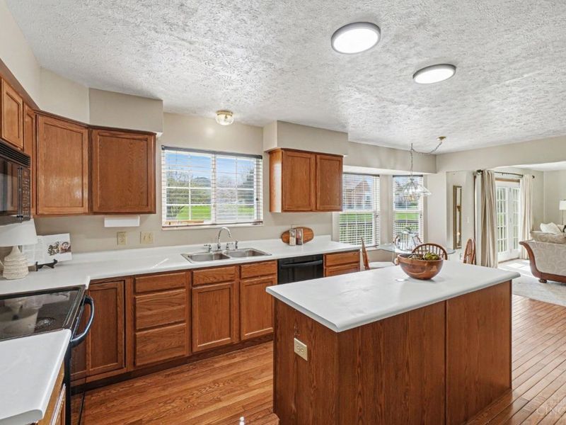 1543 Woodbridge Court, Forest Park, OH 45240 Photo 11