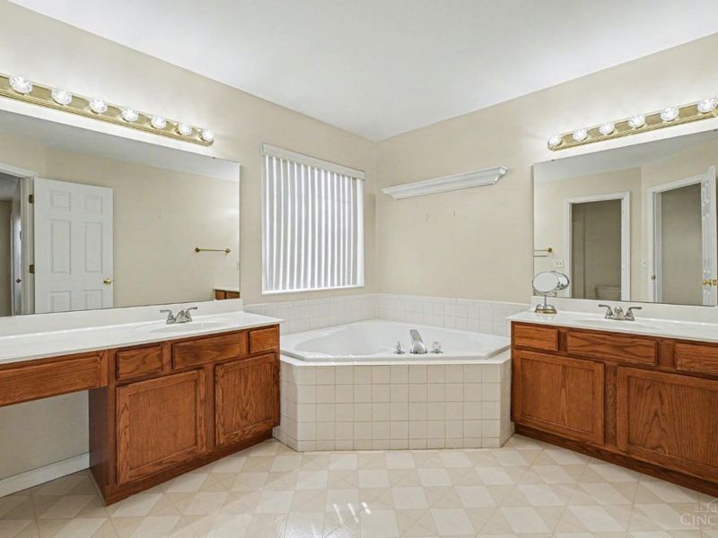 1543 Woodbridge Court, Forest Park, OH 45240 Photo 19