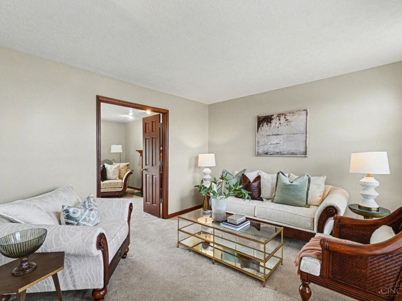 1543 Woodbridge Court, Forest Park, OH 45240 Photo 6