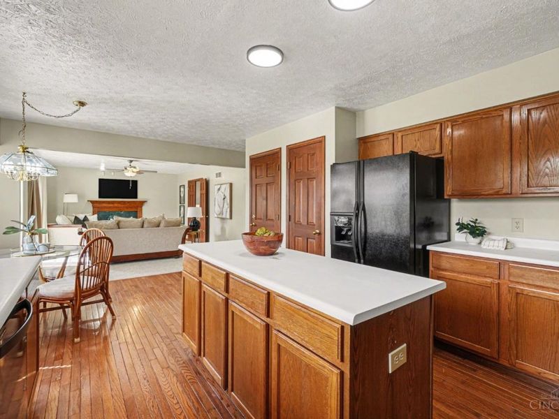 1543 Woodbridge Court, Forest Park, OH 45240 Photo 8