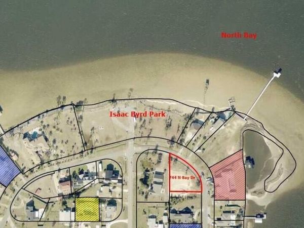 744 N Bay Drive , Lynn Haven, FL 32444