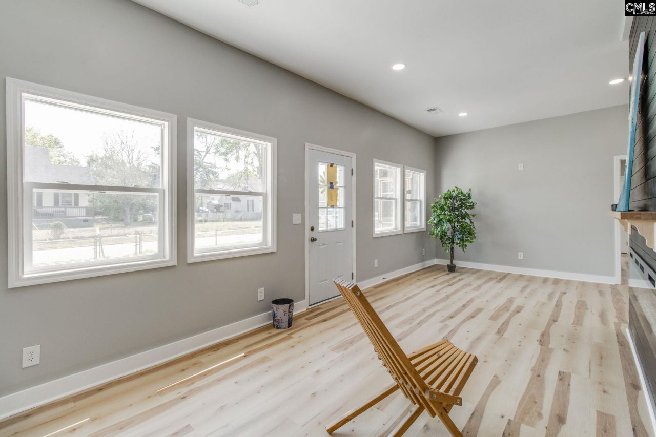 540 Oak Streets  Photo 10