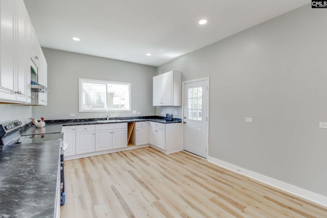 540 Oak Streets  Photo 13