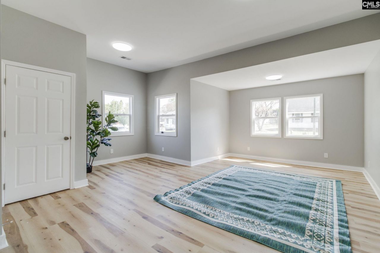 540 Oak Streets  Photo 16