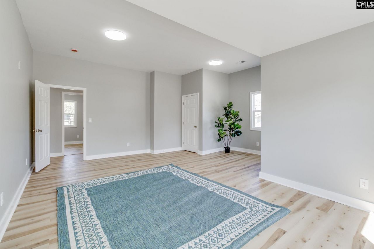 540 Oak Streets  Photo 17