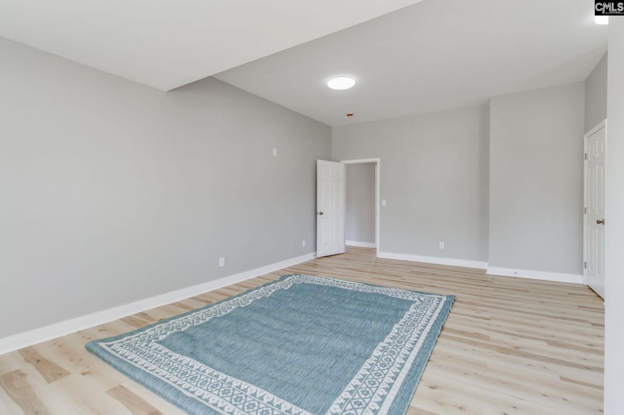 540 Oak Streets  Photo 18