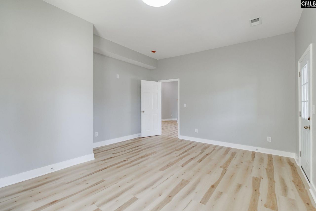 540 Oak Streets  Photo 21