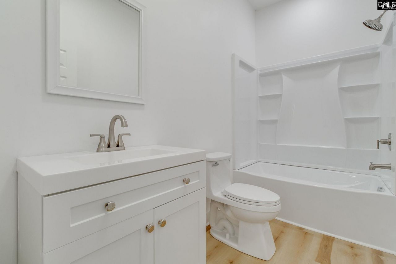 540 Oak Streets  Photo 22