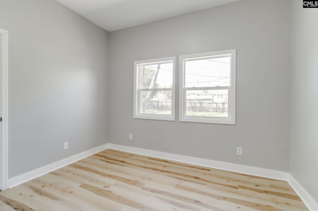 540 Oak Streets  Photo 25