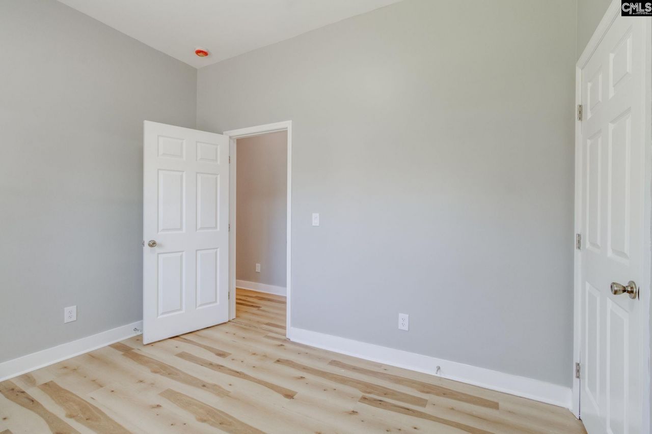 540 Oak Streets  Photo 26