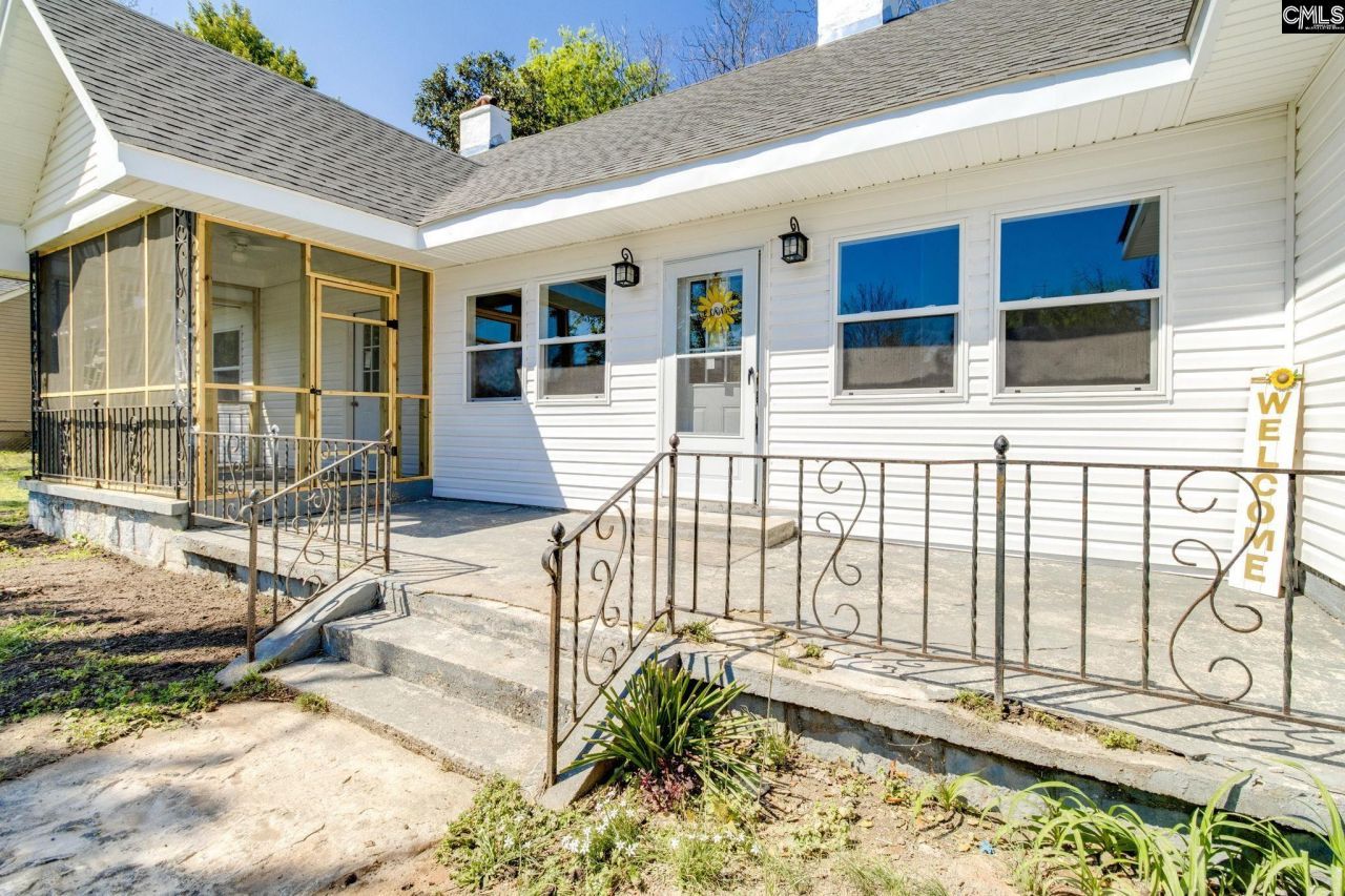 540 Oak Streets  Photo 4