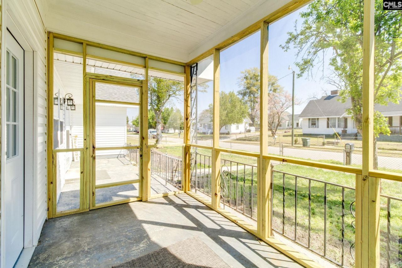 540 Oak Streets  Photo 5