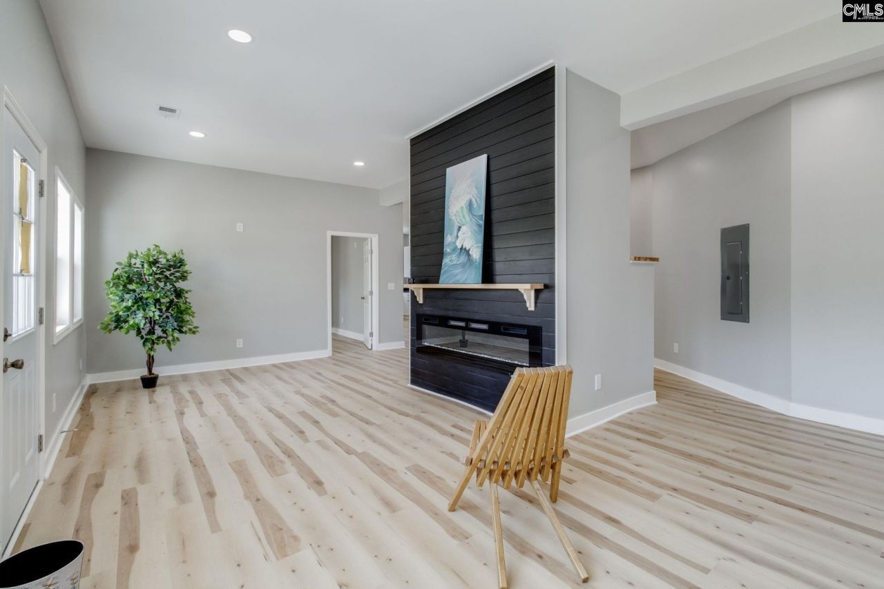 540 Oak Streets  Photo 7