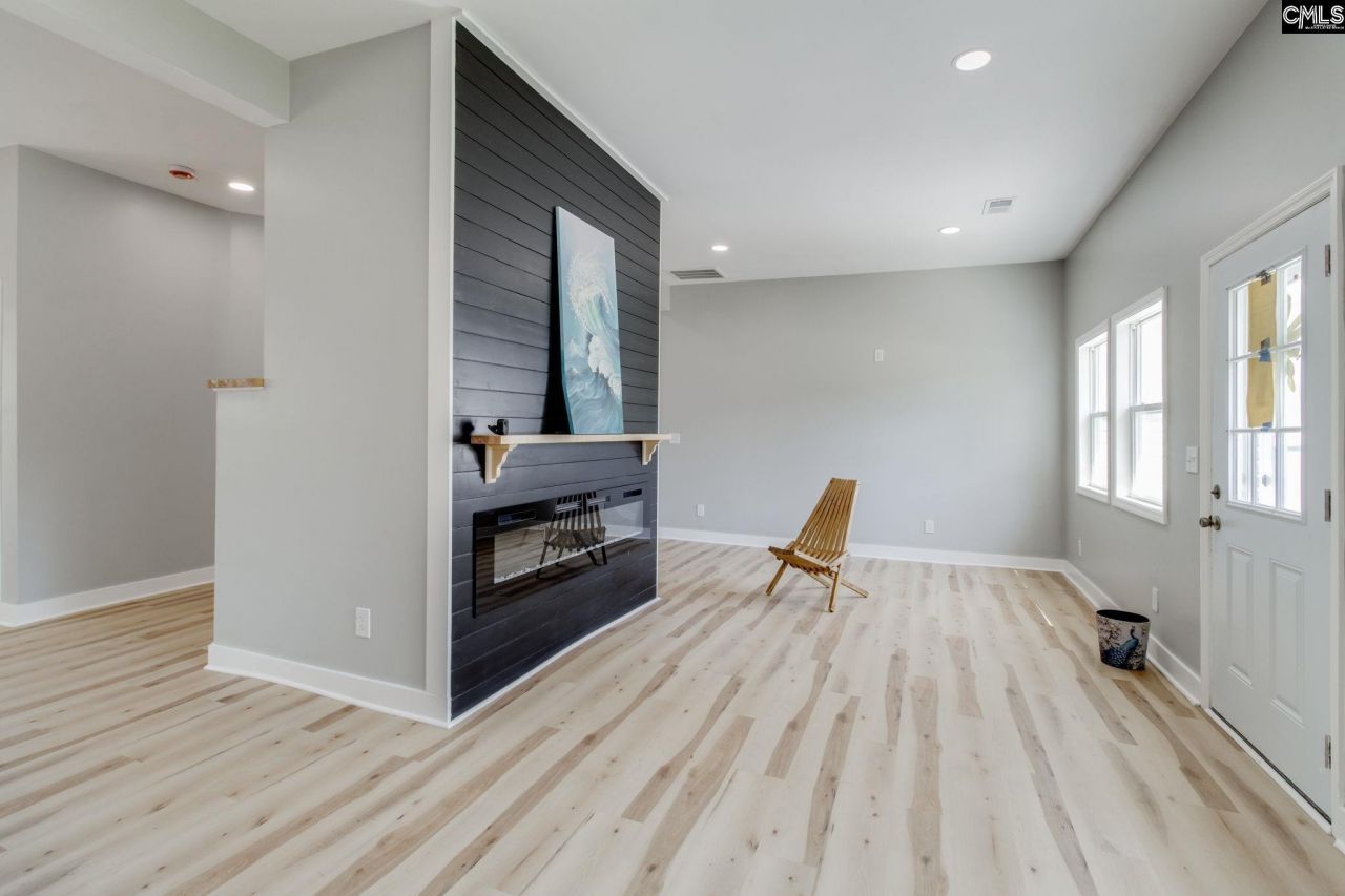 540 Oak Streets  Photo 8