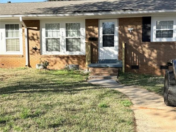 4707 Americana Avenue, Charlotte, NC 28215