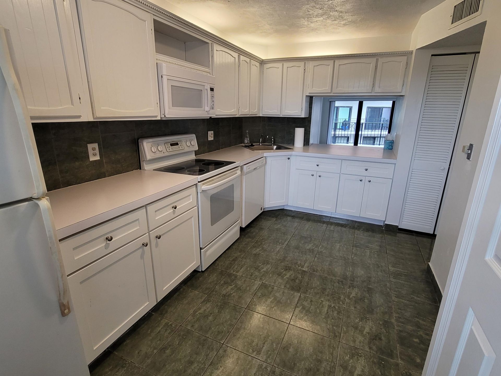 2029 N Ocean Boulevard, Unit 505, Fort Lauderdale, FL 33305 Photo