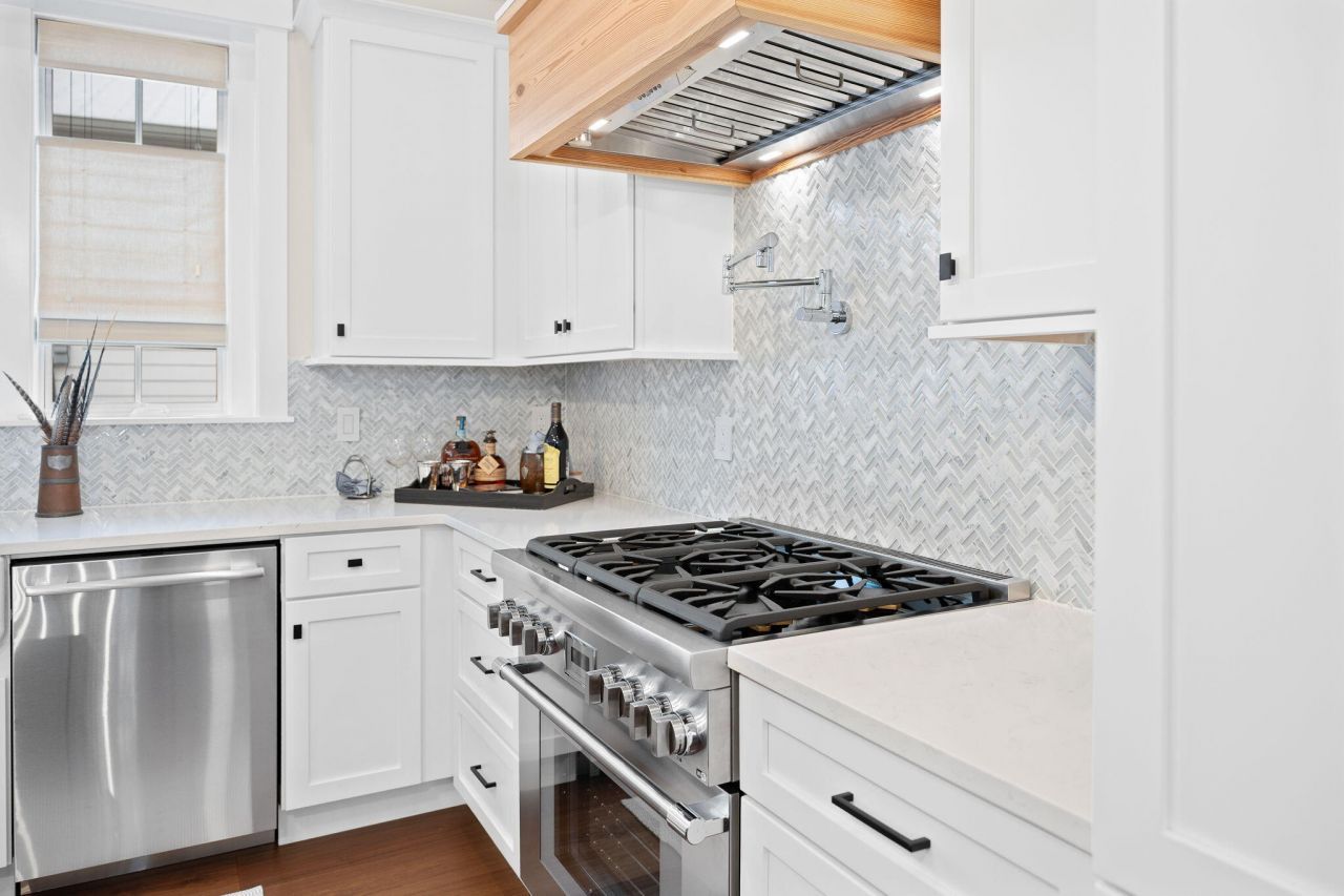 8035 Jack Island Drive Photo 17