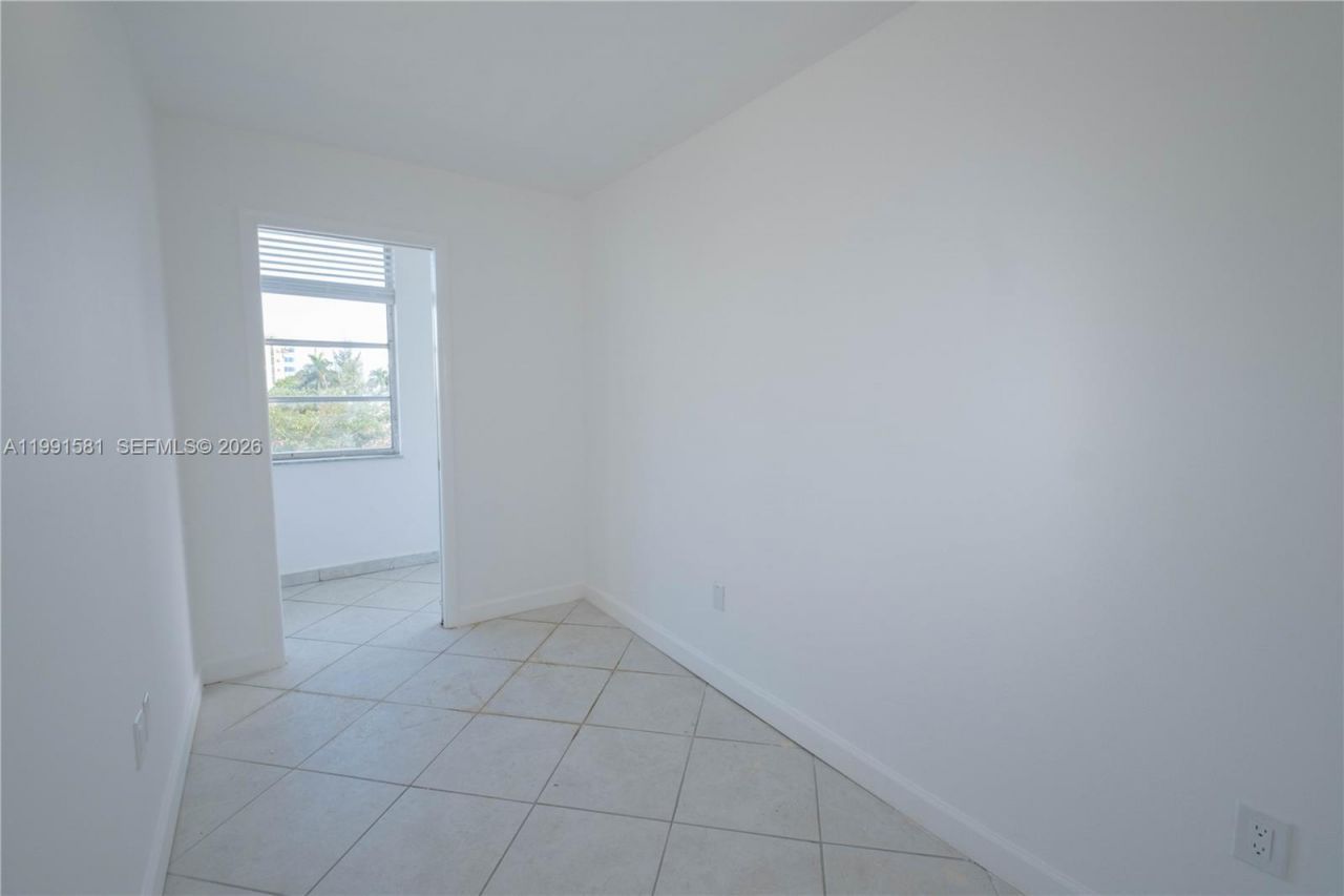 1075 93rd St , Unit 403, Bay Harbor Islands, FL 33154 Photo