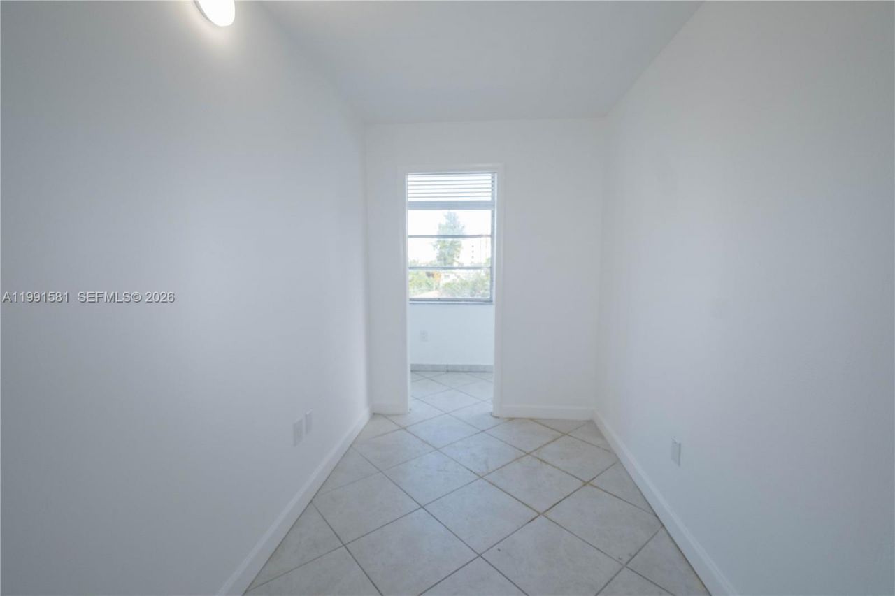 1075 93rd St , Unit 403, Bay Harbor Islands, FL 33154 Photo