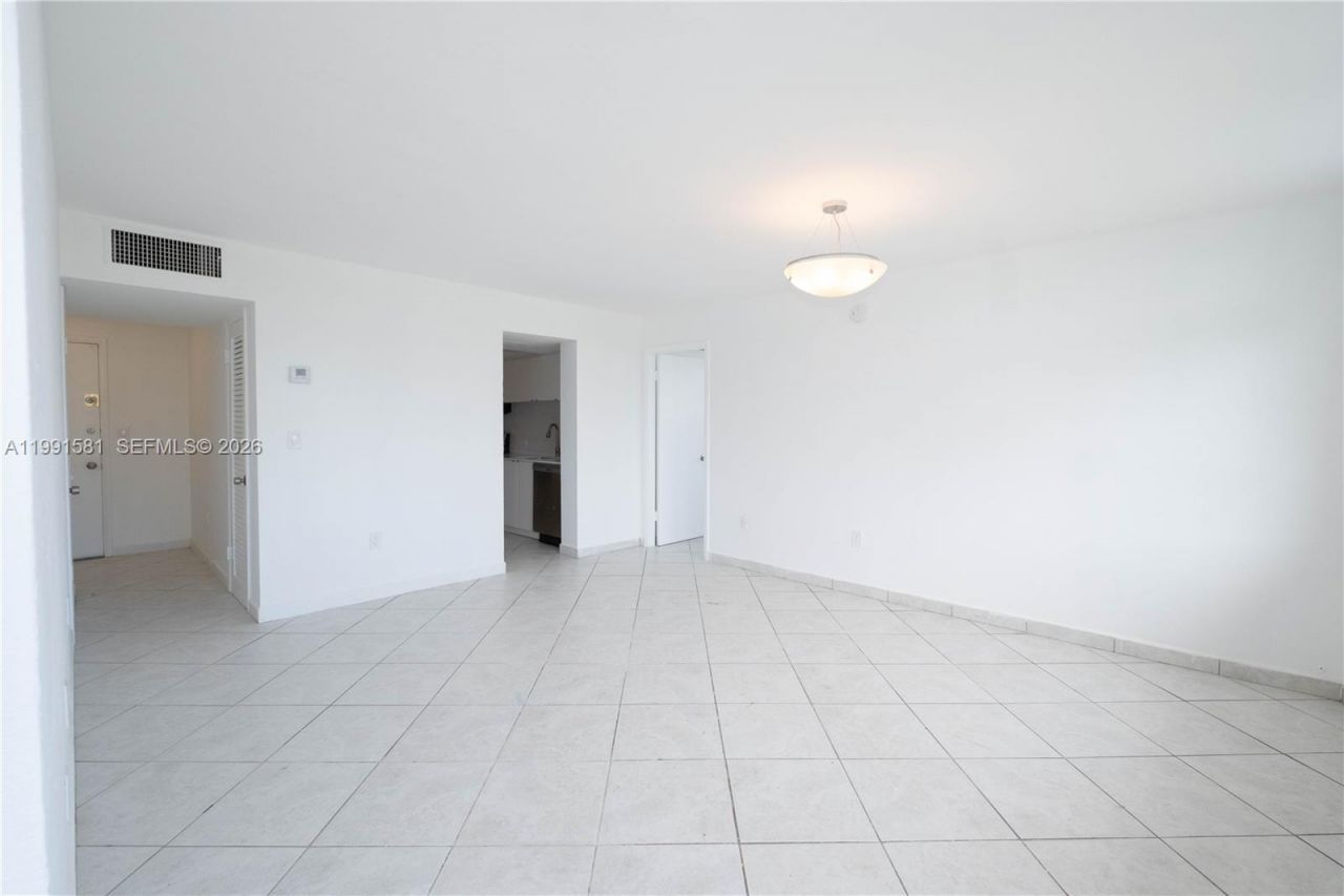 1075 93rd St , Unit 403, Bay Harbor Islands, FL 33154 Photo