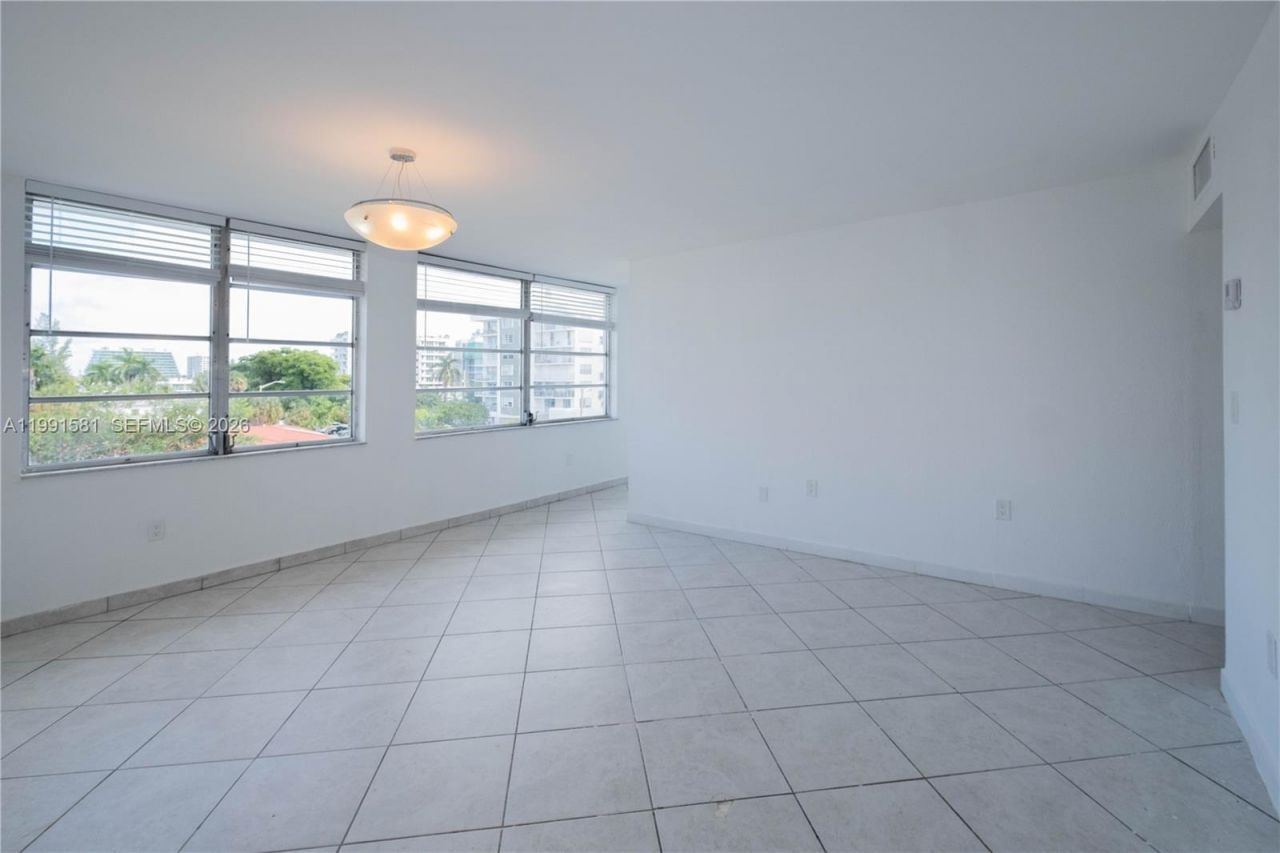 1075 93rd St , Unit 403, Bay Harbor Islands, FL 33154 Photo