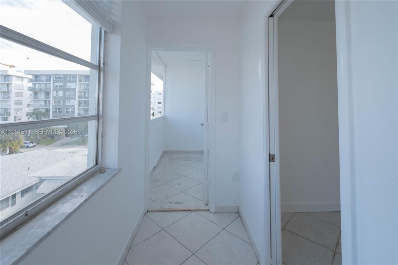 1075 93rd St , Unit 403, Bay Harbor Islands, FL 33154 Photo