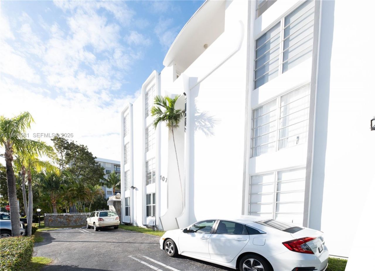 1075 93rd St , Unit 403, Bay Harbor Islands, FL 33154 Photo