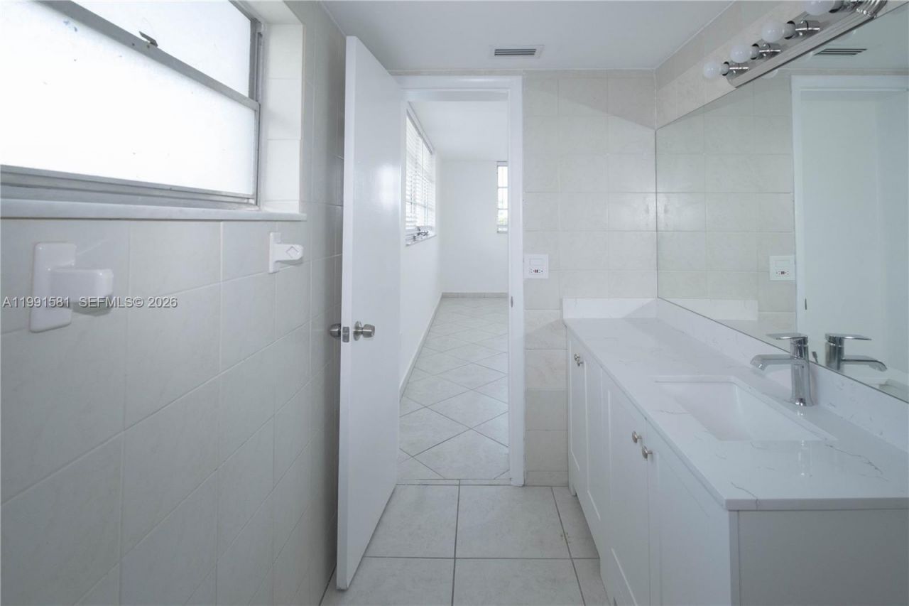 1075 93rd St , Unit 403, Bay Harbor Islands, FL 33154 Photo