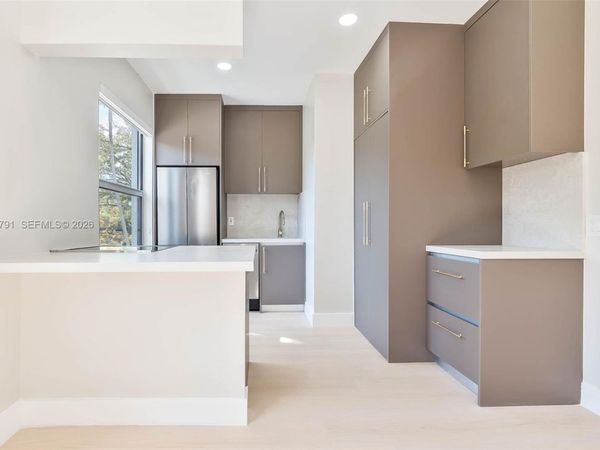 694 NE 76th St, Unit 6, Miami, FL 33138