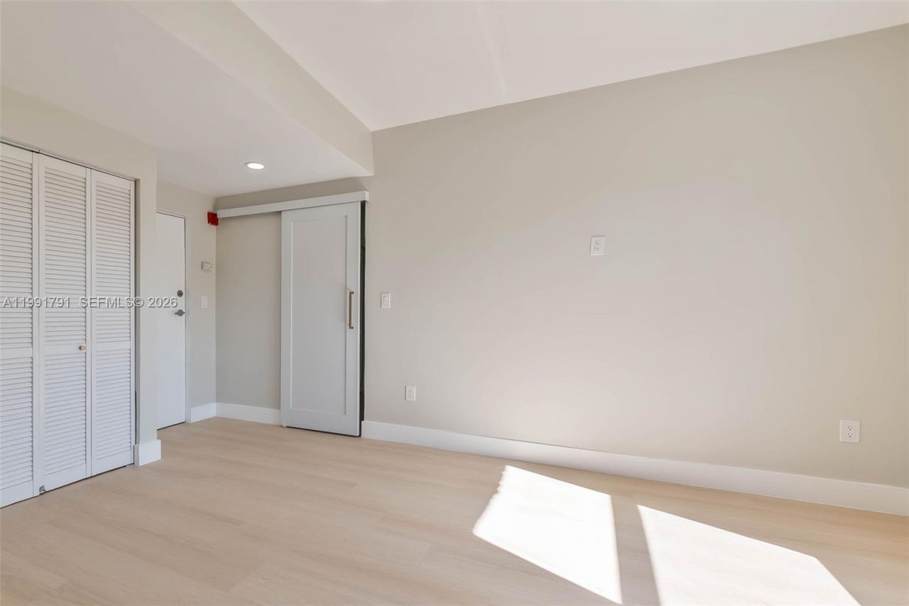 694 NE 76th St, Unit 6, Miami, FL 33138 Photo